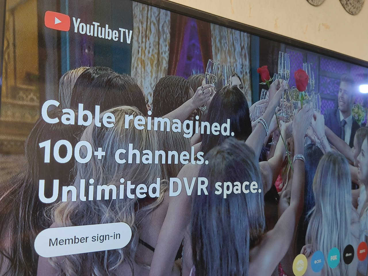 Apple tv حسب الموديل المكتوب علي انو هو جيل رابع 
الريموت لا يعمل ما اعرف السبب ، يشتغل على ريموت الموبايل و ريموت جوكر ، يشغل جميع البرامج و بي متجر ابل
السعر ٣٥ الف


**إذا كنت صاحب هذا الإعلان وتريد حذفه لأي سبب، رجاءا أرسل رسالة إلى الدعم الفني**