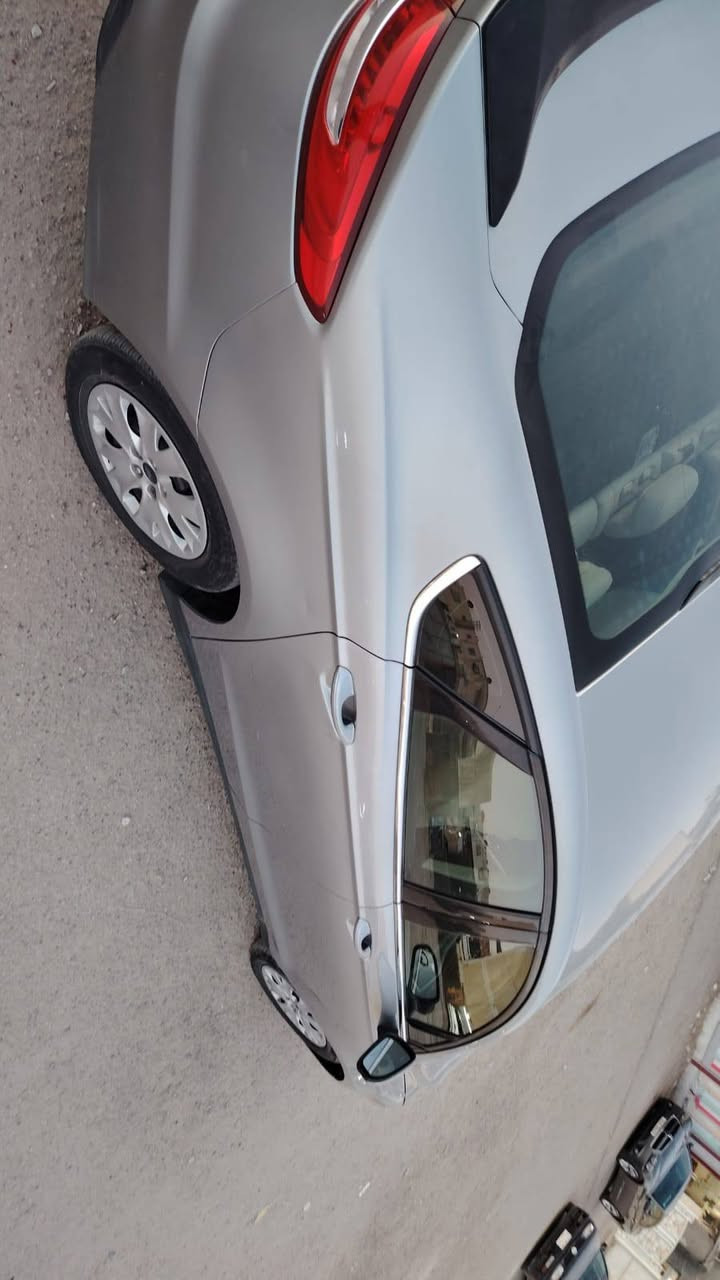 السلام عليكم فورد فيوجن ايربكات سليمه حادث عاصفه موديل 20 للبيع  بسمي تحويل ثاني يوم محرك 2500 سعر120 او مراوس بشي تكسي كون نضيف 
***********
