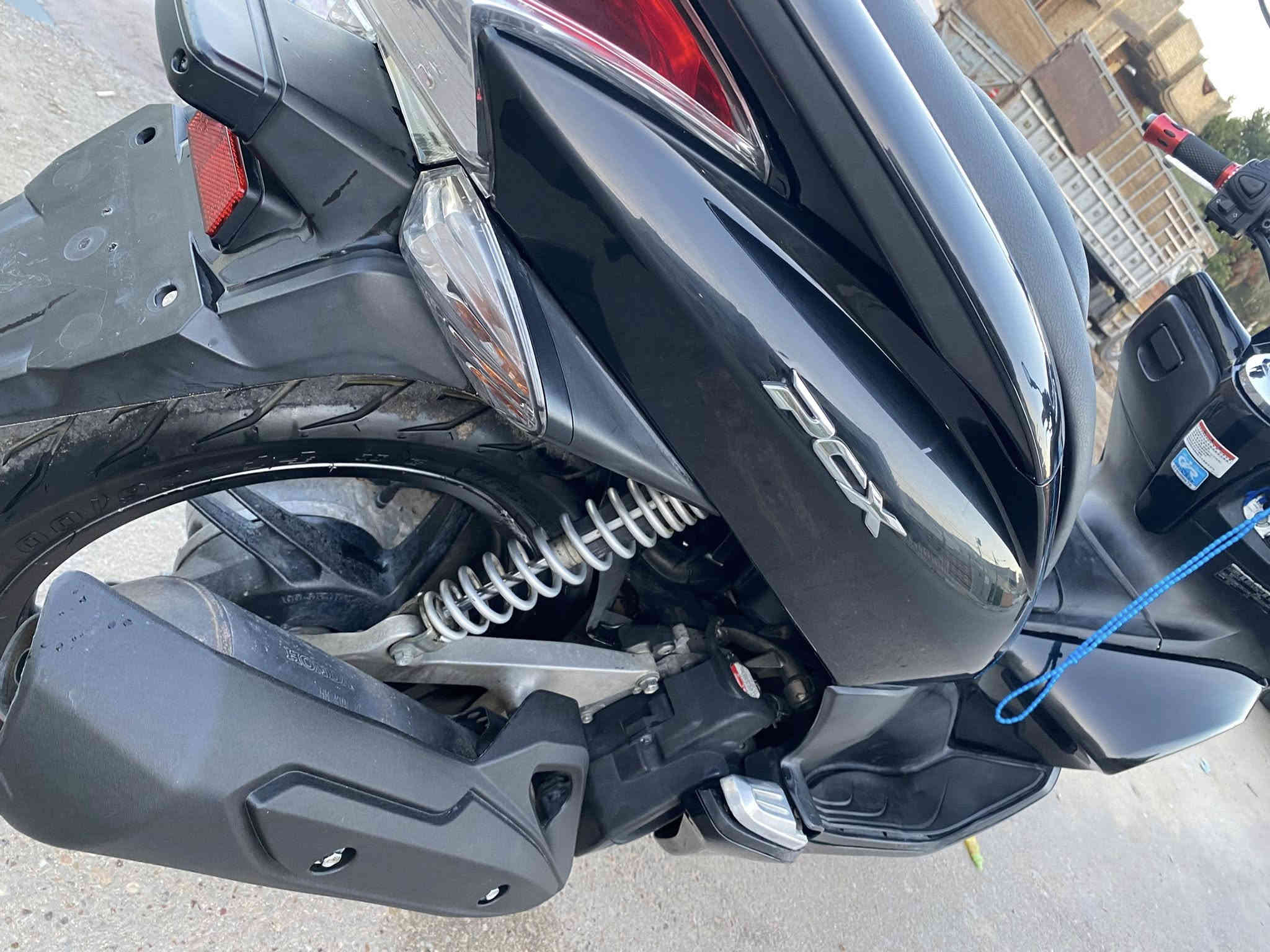 سلام عليكم 
Pcx جيل اول 
ياباني مكينه 125 (jf)
كفاله عامه كفر ومكينه دراجه بالكارتون 
مستخدمه شي قليل 
مال رنبه ماشيه 21 ✅
دراجه مكفوله من الشخط تجي وشوف 👍
العنوان بغداد الرأسه شارع عشرين 
السعر 1750 
***********
