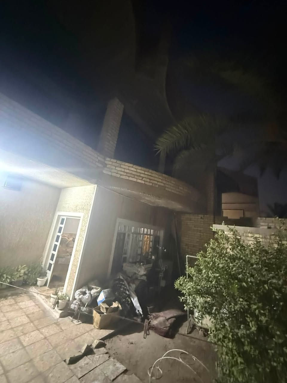 السلام عليكم للبيع واقع حال 60 متر  واجة 5 نزال 12 مربع طائي حي جهاد عرض شارع 15  لاستفسار مكتب النسيم للعقار  بسعر مناسب  ***********
