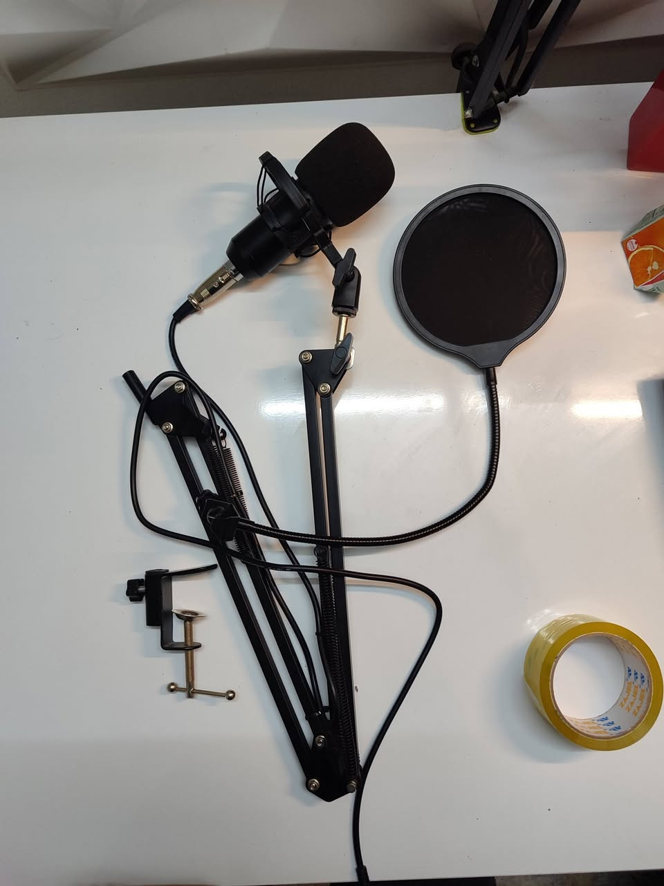 قطع للبيع توصيل موجود 

مايكرفون ويا ستاند مع بوب فلتر وكيبل XLR كامل 30 الف 

سبيكرات 15 الف 

كرت صوت 10 الف 

كامره 4K ب60 الف 

Keyboard VGN N75 PRO 
55 الف 

Keyboard Brick87 
65 الف

للتواصل
***********
