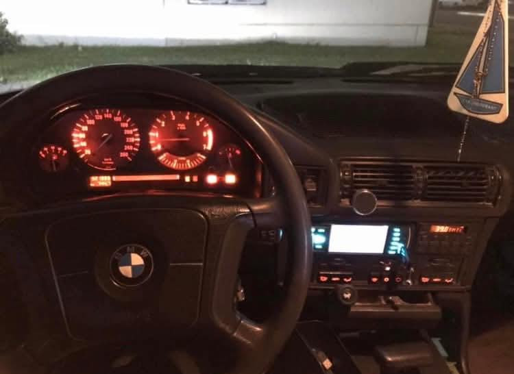 السلام عليكم من رخصت الادمنيه المحترمين BMW حجم 525 اصل وارد ياباني محرك 20 تك فانوس مسكر موديل 1989 بأسمي رقم دولي بغداد جاهزه مكينه كير تبريد تخم تاير حته الاسبير جديد باتري جديد كهربائيات كوله شغاله ترايك وين ميعجبك نواقص دبلات اماميه فقط وصبغه جارد السعر 45 وبيه مجال قليل والله تعبان ع سياره والسوك كولشي بي للتواصل ***********
