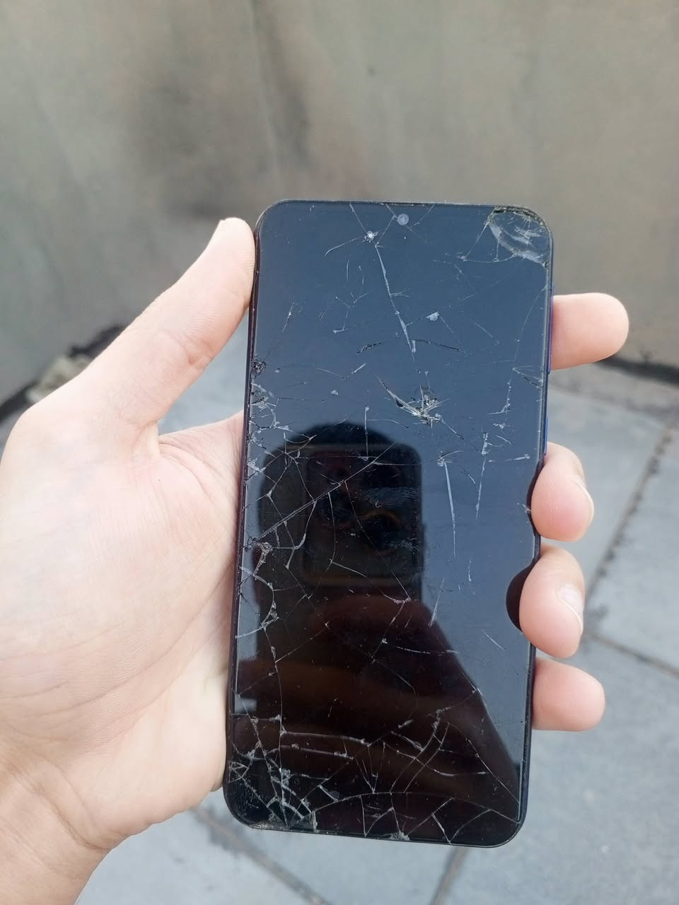 جاهزين فحم للبيع ما اعرف نقصهن شاشة او بطارية ابيعهن فحم 
السامسونج: ب10 قفله 
التكنو: 20 قفله 
العنوان: مدينة الصدر 
الرقم:***********
