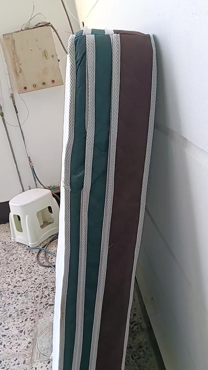 دوشك نضيف كلش وعالي السعر 60 وبيه مجال قياس عرض مترين وطول متر و80 اتصال علا الرقم//***********//***********// مكان فلوجه
