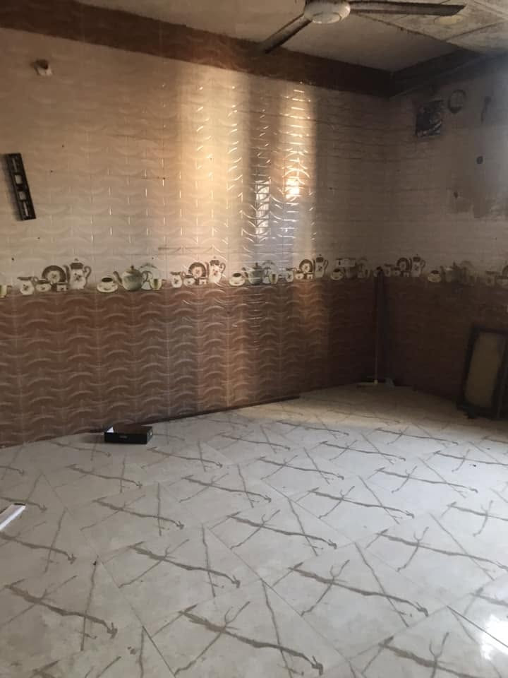 بيت طابو صرف كونكريت على شارع وساحه بناء طابوق بالفداء قريب على السريع والجسر وقريب على المدارس وقريب على خط عبريه الرفات مساحه ٢٠٠ متر حديث الاتصال *********** السعر ١٦٠ بي مجال للشراي
