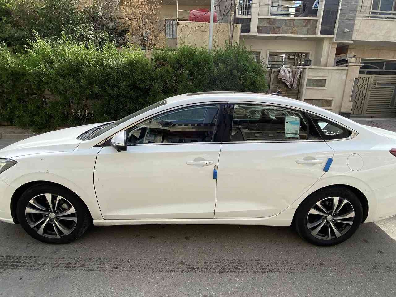 شانجان ايدو 2022 بلس فول الفول سيارة جديدة كلش و بدون اي نواقص 
مواصفات
 كامرات540 درجة _اشاير بالمري_بانوراما_زينون بلادي _شاشةكبيرة_عدادات دجتل_داخل احمر بلادي _بصمة_مري شفط_داخل جلد_ كراسي تبريد_كشن كهرباء_بعد بيه هواي مواصفات 
محرك 1400 تيربو المرغوب
كير محرك شواصي لغود  تبريد حدادية كله مكفول 
سيارة بيه فقط جاملغ الايسر بارد 
و الباب الايمن الامامي صبغ الباقي كله مكفول
السعر 112وبيه مجال
***********
