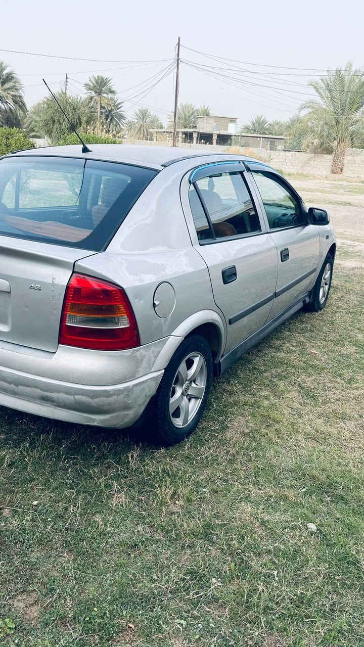 البيع استرا موديل 2002رقم بغداد سياره جديده وجاهزه بدون نغص بدون صبغ بيه شويه جراد بس مكاني بغداد المحموديه ***********//***********
