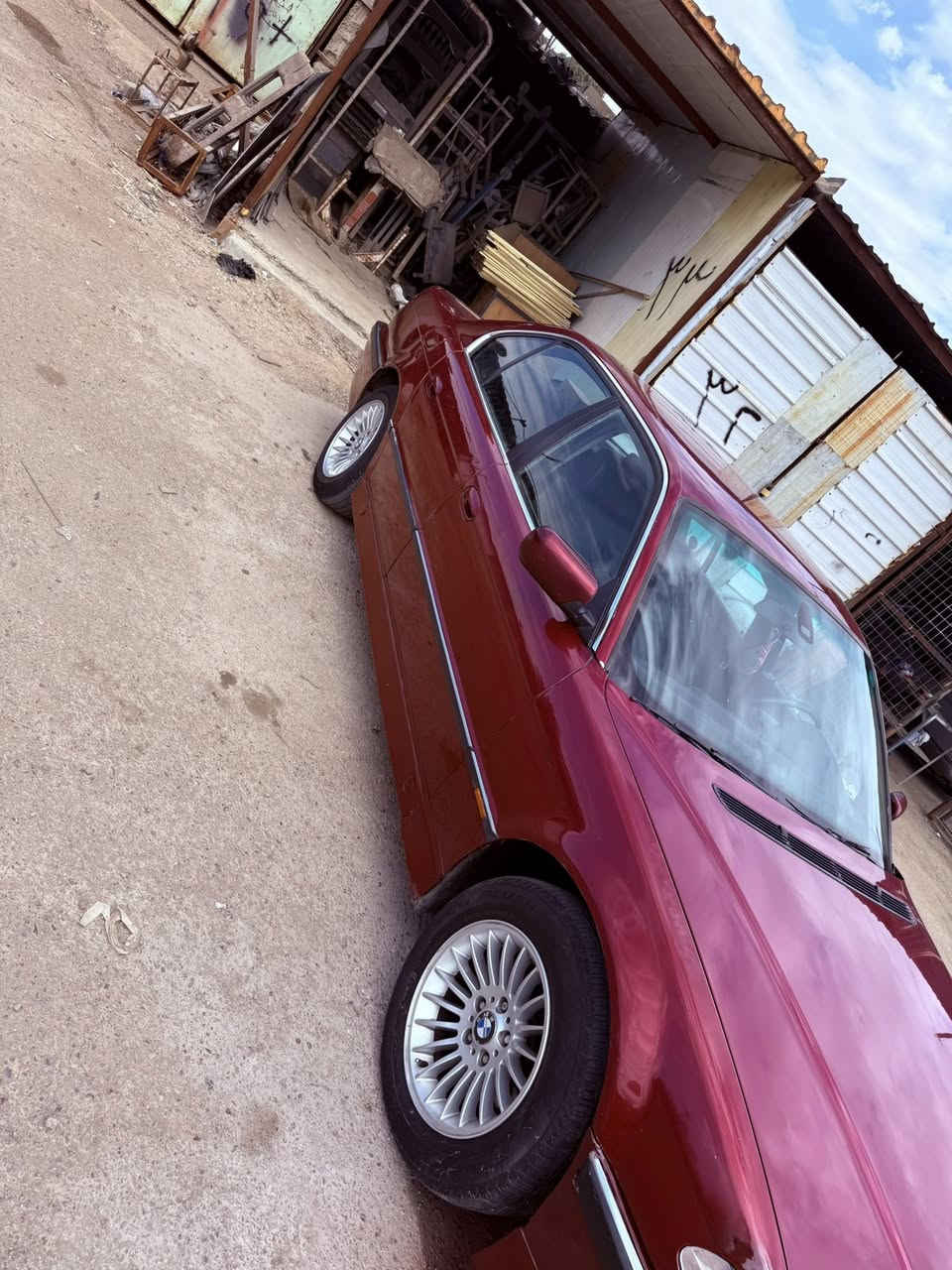 سلام عليكم خفاش 740 موديل 95 محدث 2000 سياره فول عده لفتحه وارد ياباني  سياره مصبوغه جماليه كل نقص مابيهه رقم اربيل تحويل تفاصيل ع عبر الهاتف ***********
