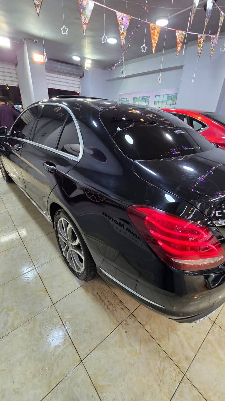 Mercedes C180 Avantgarde – موديل 2015

✔️ فابريكة بالكامل
✔️ صيانة منتظمة في التوكيل
✔️ حالة ممتازة جدًا وجاهزة للاستخدام بدون أي مصاريف

مواصفات فئة Avantgarde المميزة:
 • محرك 1.6 تيربو قوي وموفر في استهلاك البنزين
 • فتيس أوتوماتيك 7 سرعات
 • تصميم رياضي أنيق مع شبكة أمامية مميزة بشعار مرسيدس
 • جنوط سبور أصلية
 • فرش جلد فاخر
 • شاشة معلومات وترفيه وسطية
 • بلوتوث – USB – تحكم من الدركسيون
 • مثبت سرعة (Cruise Control)
 • حساسات ركن أمامية وخلفية
 • تكييف أوتوماتيك ثنائي المناطق
 • إضاءة LED مميزة
 • نظام ثبات إلكتروني ووسائد هوائية للسلامة

✨ العربية تجمع بين الفخامة والأداء والاعتمادية اللي معروفين عن مرسيدس. لسرعه البيع التفاصيل التوصل برايفت او واتساب او فون 01114802548او 01055131958


**إذا كنت صاحب هذا الإعلان وتريد حذفه لأي سبب، رجاءا أرسل رسالة إلى الدعم الفني**