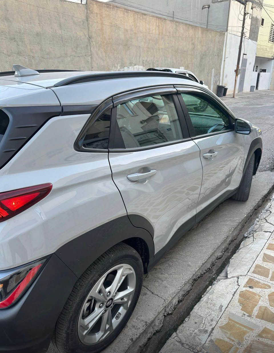 كونا موديل 23 فول موصفات 
مرقم كامل تحويل وكاله نفس اليوم
حادث فقط سطحي جاملغ وباب 
بجم كبس خلفي كبس بدون ارباك 
مكان أربيل مراوس فقط ارقام شماليه 
تصل تدل ***********
سعر 150بي مجال تدلل أربيل, العراق
