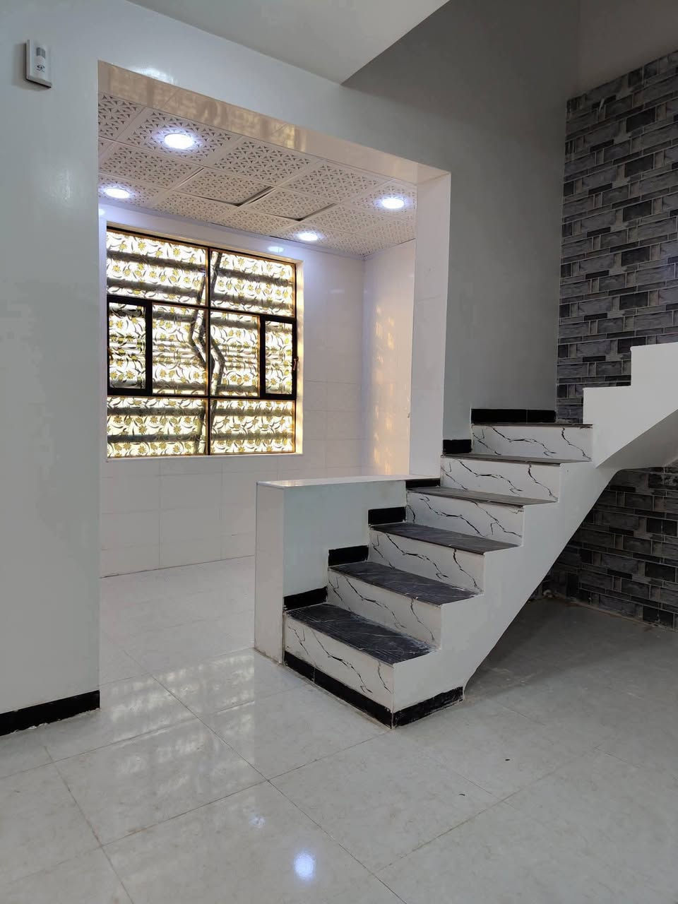 🏡دار للبيع🏡
المساحة: 100 متر مربع

✅ #طابو_زراعي_سند_25_أقرار_محكمه

السعر: 43 مليون  (مع المجال)

الموقع: النجف شارع الصب 

 #ألخط_ألاول

مواصفات البناء:

غرفتين نوم وصاله ومطبخ واستقبال حمامات داخليه وخارجيه وكراج 

بناء مرتب (أساس + سقف كونكريت + طابوك)

أرضية بورسلين أبو الـ 60

الخدمات:#بعد_عن_سوق_100م

ماء كهرباء مدارس سوق تبليط مولد

للاستفسار اتصال

***********او واتساب
