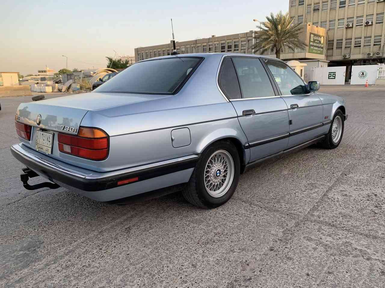 السلام عليكم
عندي BMW موديل 91 حجم 730 اصل المحرك 6 ومبدل 8 سلندر مع الكير السيارة مصبوغة للجمالية اخوان السيارة نضيفة جداً جداً كما موضح في الصور فقط مرات يشكل السلايد بأسمي سنوية ساقطة مكاني بغداد  للاستفسار *********** 
السعر 75
