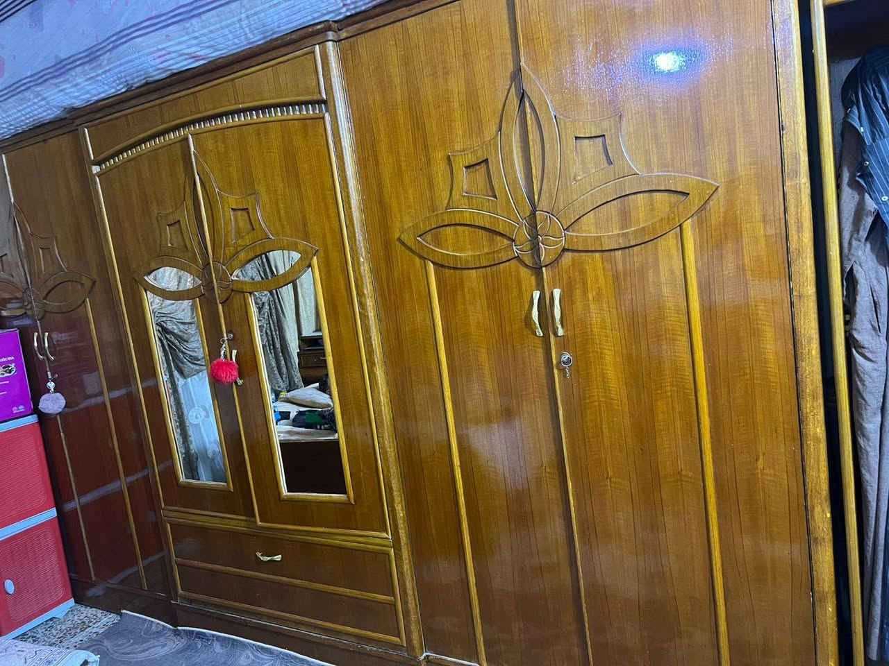 السلام عليكم غرفه لبيع ب مليون بيه مجال شراي يتصل عله هاذه رقم ***********
