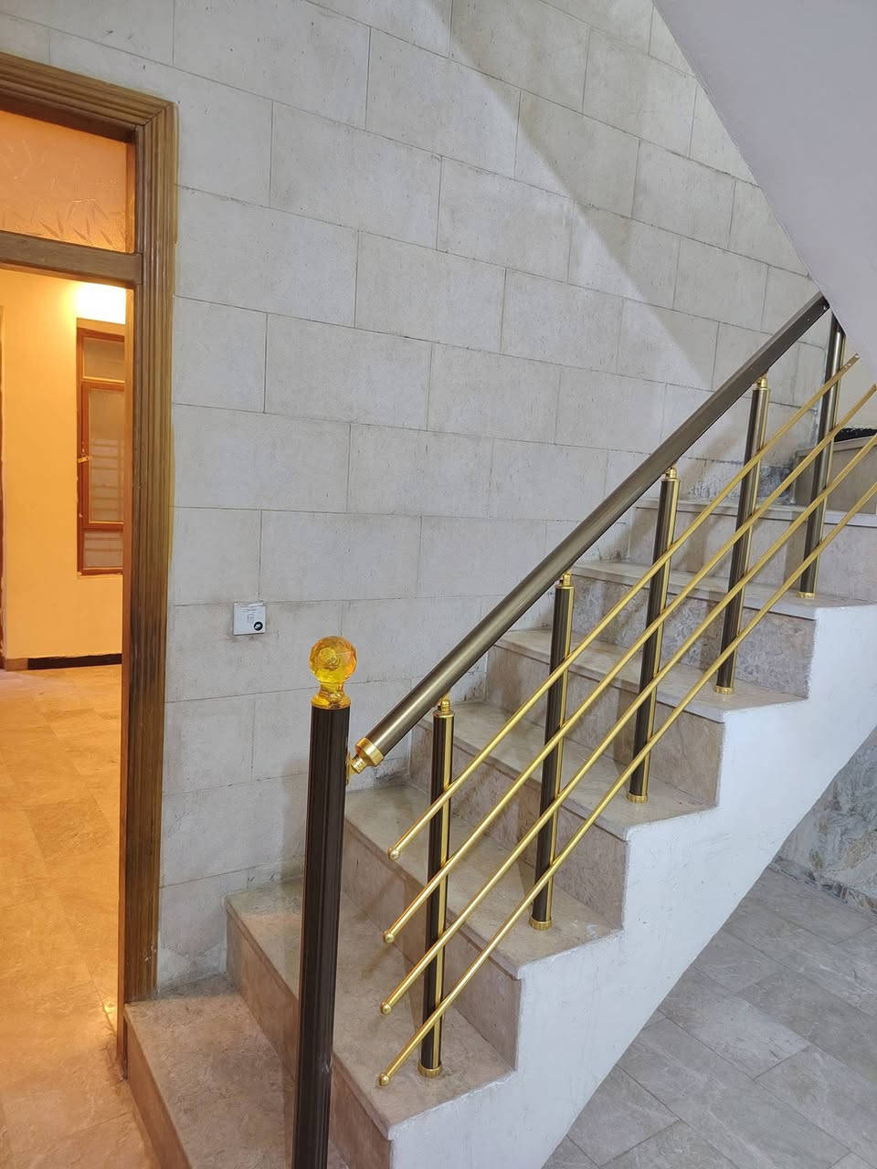 مشتمل الايجار مساحه 50 متر طابقين
2نوم وصاله وخدمات كامله 

موقع مربع الاقتصادين 

*********** ايجار 700 استفسار اكثر اتصال واتساب 📞
