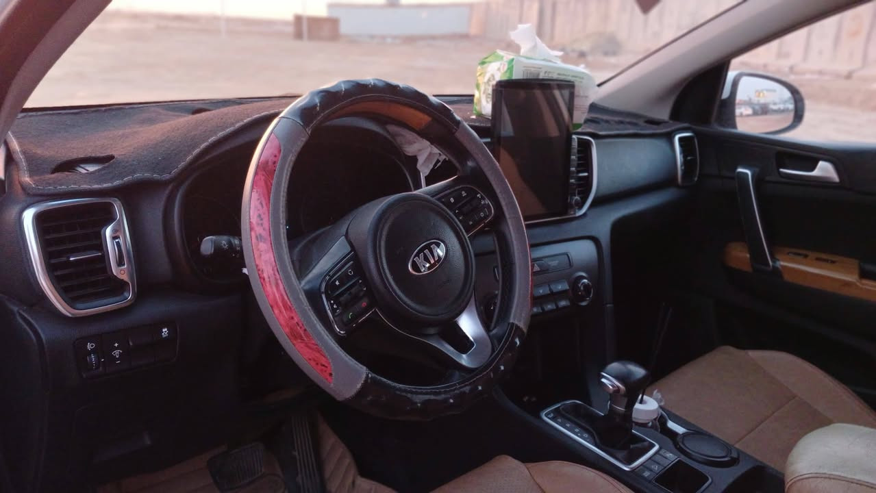 السلام عليكم
للبيع كيا سبورتج 2017 خليجي نص فول  مشروع وطني 
 تخم تاير جديد موصفات  كشنات جلد شاشه كامره ومكفوله كفاله عامه صبغ وتبديل وكير ومحرك 2000 دوش بلادي ع الشركه رقم بغداد باسمي شرط التحويل السعر 193 بيها مجال مكاني  محافظة ميسان غير متواجد على الفيس  الاتصال على هذا الرقم 
***********
