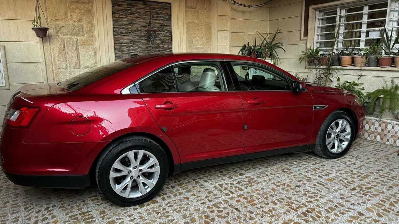 فورد تورس 2011 فول بدون سلايد
تحكمات ستيرن  جهتين .
شفتات ستيرن.
شاشة كبيره sncy 
شاشات اعطال
حساسات خلفية بلادي.
كشنات جلد بلادي.
داخل عسلي.
اشارات ترحيب.
لد أمامي بالدعامية.
لايتات زينون.
تبريد قطعتين.
ابواب سكيورتي.
كشن كهرباء 
نظام مانع انغلاق
نظام مانع انزلاق
نظام صوتي دمام.
 ويل كب فورد بلادي حجم 19.
طخم تايرات وباتري جديد.
مكينة 3500 جديدة .
سياقة وعزل 100%
السيارة جديدة وبلادية 
 بيها بوند كلير رش بدون داخل . السيارة دخولها (كلين)
رقم دهوك انكليزي شرعي بالموصل تحويل مباشر.
السعر النهائي 110 للاستفسار ***********
