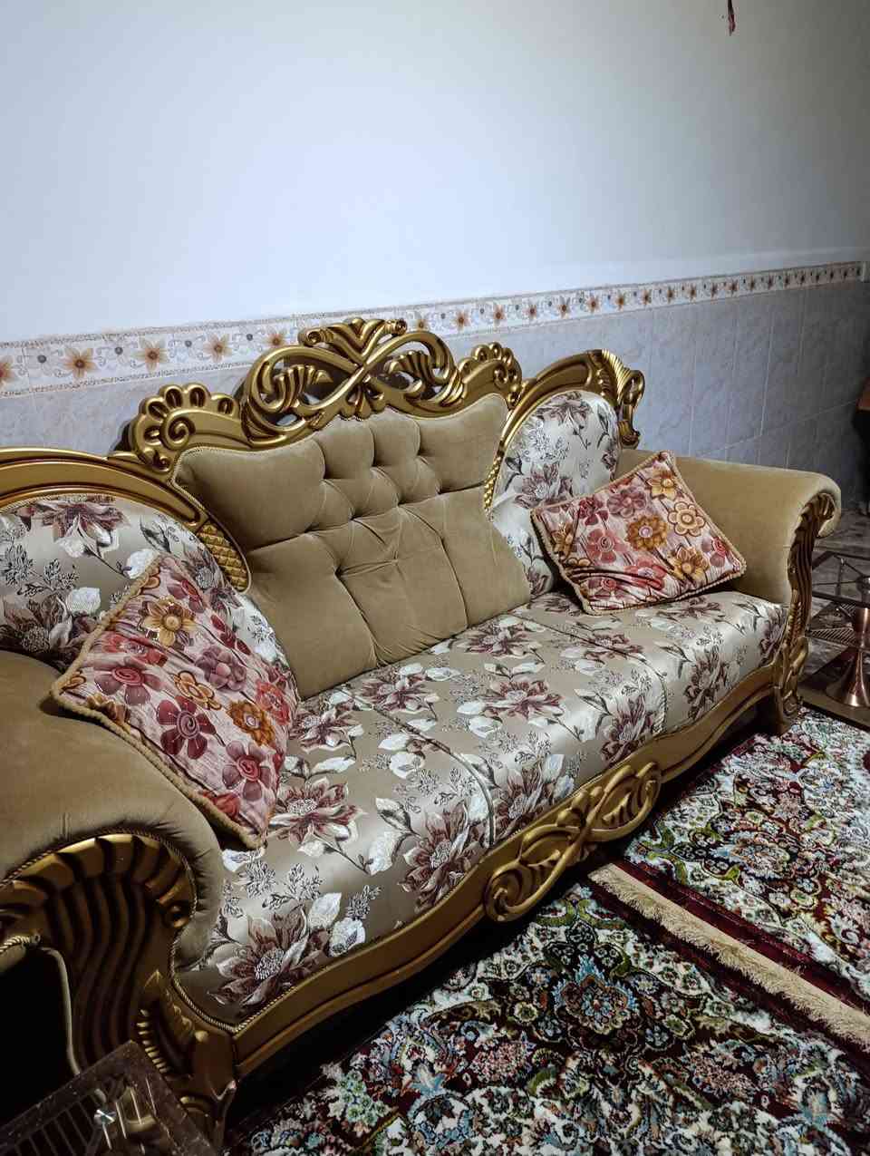 السلام عليكم 
للبيع تخم قنفات عدد 2 وكراسي عدد 2 وستوته يعني 10 مقاعد مع طبلات تخم نضيف جدا مكان المقدادية ناحية الوجيهيه ***********
