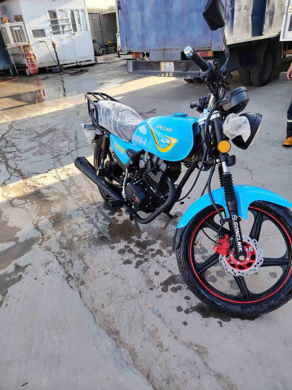 سلام عليكم.
دراجه 5 گير زيرو مكفوله موديل 26 الشكل الجديد ناعمه ومابيه اي رجه   ماشيه 60 صار 4 ايام  اخذته مليون وميه اريده مليون مكان شعب سريدات ***********
