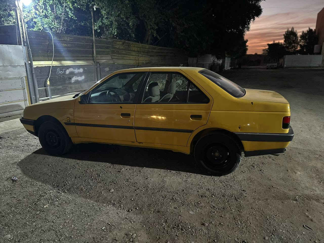 سلام وعليكم عندي بيجو جيال اكس موديل ٢٠١٧ سيارة جديدة تبرد تددفئا رقم انكليزي بسمي مصفرة هيئة أو هزة جديدة صدر أمام خلف جديد كير محرك خير من اللة سيارة كفالة ال سعر ٤٨او بيهة مجال الطيبين مكاني بغداد للاستفسار ***********
