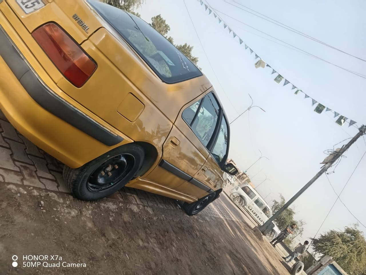 السلام عليكم
بيجو بارص   2015   رقم بغداد  جاھزة ضررھا بلبنيد والجاملغ او واضح بلصورة ماصبغتة بس تعديل  مكينھ كير تبريد جاھزة والحمد الله 
راعيھا محلة بصفي شرط التحويل 
سعر ٤٤ بيھا مجال حق الجية 
*********** ابو عباس
