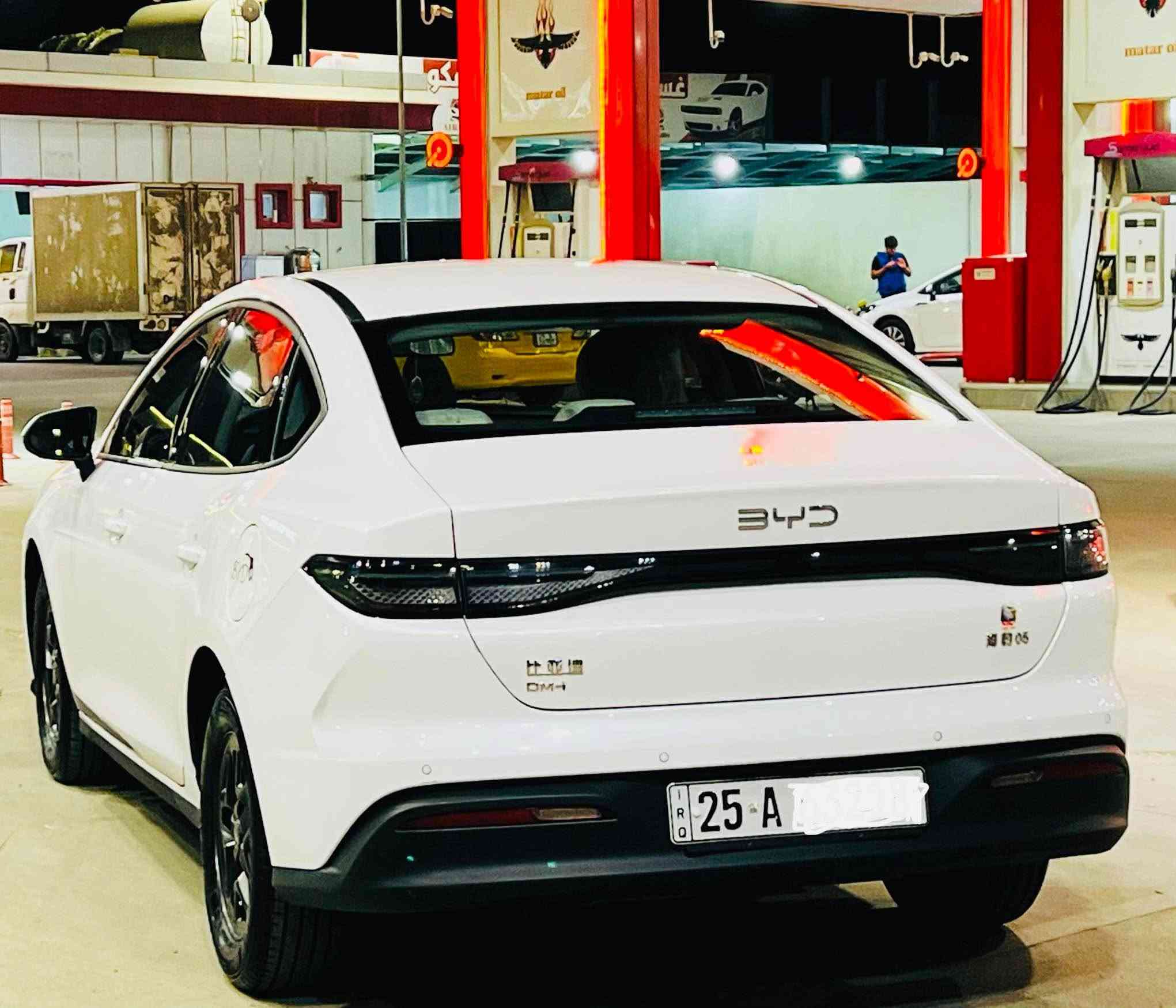 سيل 5  BYD.    
سياره كفاله عامه 
موصفات  
بنزين   + كهرباء 
بل توفيله تمشيك km2.100  
شاشة وسطية مع نضام ذكي اللتحكم  
مقاعد جلد كريمي 
مثبت سرعة 
تشغيل عن بعد 
شاره بل مري  
هزه جديد 
براد جديد  
باقي المواصفات معروفه 
سياره ماشية 18 الف بحلت الوكالة 
تحويل وكالة بل شرط بأسمي السياره  
سعر 130 ورقه  
اتصال ***********. 
وتساب ***********. كركوك, العراق
