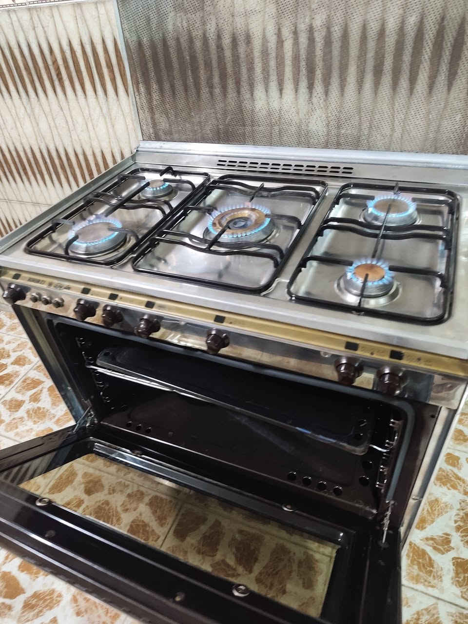 طباخ كريازي شغال مصري سعر 260مكان ابودشير وكو توصيل ***********واتساب بغداد, العراق
