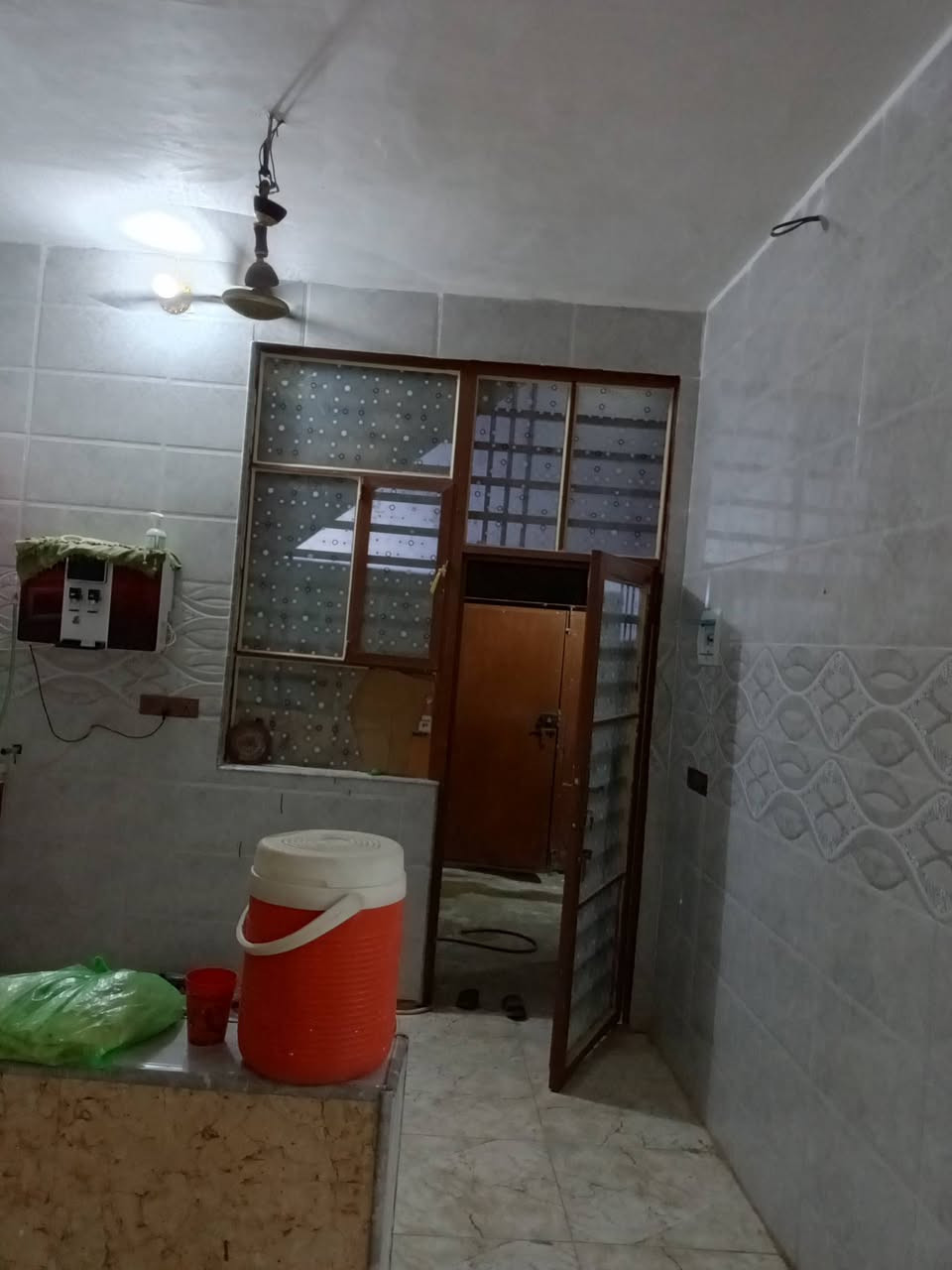 *🏡 بيت للبيع - مساحة 110م² طابقين - درج خارجي* 
*📍 مزارع النجف - شارع المطحنة، مقابل قرية الغدير*

*تفاصيل البيت:*
*الطابق الأرضي:*
- 2 غرف نوم 
- صالة مفتوحة على الاستقبال
- مطبخ + صحيات

*الطابق الثاني:*
- غرفة نوم 
- صالة 
- مطبخ + صحيات 
- كراج سطح

*المميزات:*
- *المساحة: 110 متر مربع*
- بناء مشتبل ونظيف
- كهرباء ✅  ماي ✅  مدارس قريبة ✅
- منطقة سكنية وهادئة

*💰 السعر: 48 مليون دينار*  
*وبيه مجال قليل للشراي الجاد*

*📱 للاستفسار واتساب  واتصال:*  
*************
