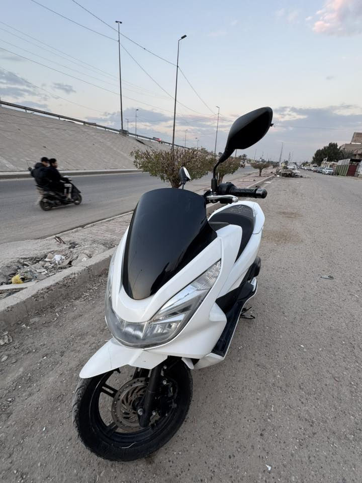 السلام عليكم للبيع بيسي اكس جيل الثاني مكفولة دراجة كلهة بلادية ياباني  مكينة 150 دراجة تتعب تكول جديدة كلهة بلادية ومكينة ما مفتوحة  جيب فيتر وافحص ومكينتهة جداً جداً حلوة وطستهة ناعمة السعر مليونين و 150 يعني 2150 العنوان بغداد البلديات الرقم ***********
