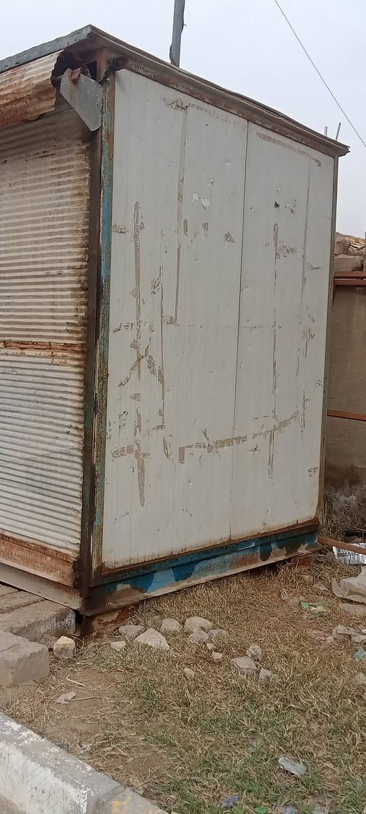 بسبب الوعود الكاذبة اعيد النشر
كرفان للبيع عرضه مترين طوله مترين وربع بي رفوف وجاهز
ناصرية سعر مليون وربع وبي مجال ***********
