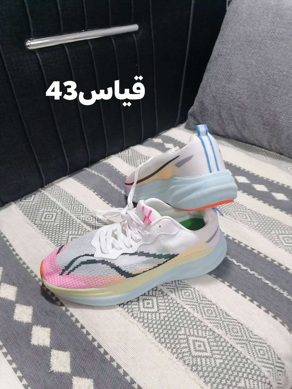 السلام عليكم
احذيه اوروبيه جديد والأسعار تنافسيه..
القطعه 13الف
القطعتين25الف
3قطع 30الف
يوجد توصيل داخل الحريه والمناطق المجاررة 2 الف
 للحجز والاستفسار التواصل ***********
