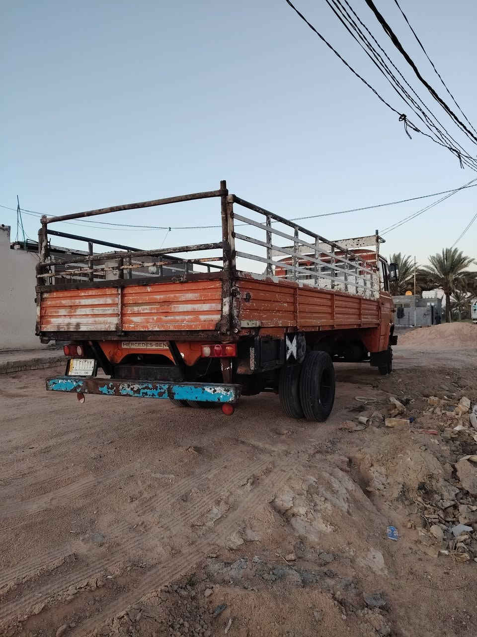 للبيع مرسيدس أخرس مكينه جديد تايرات جديد كير ابو جوزه  اكسن دب  شاصي رفيع  ابرك هوه ***********.او مروس  اتصال
