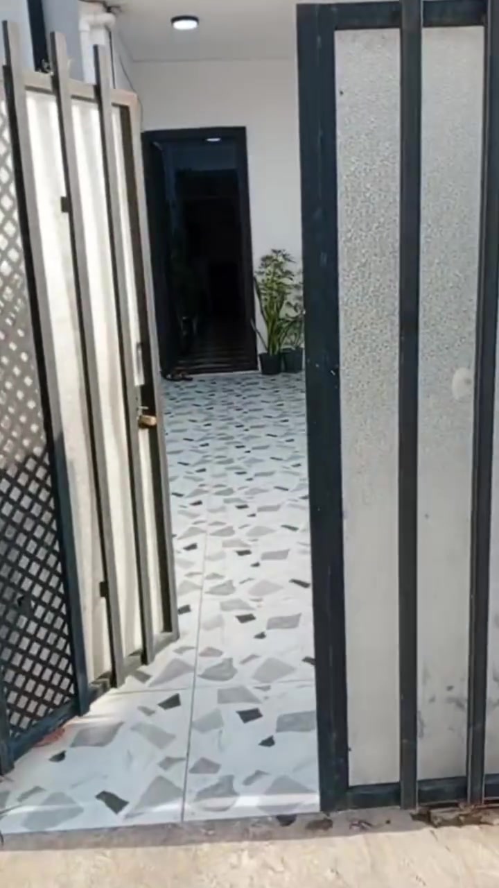 بيت للبيع  مساحه١٢٥   متر طابقين  العنوان بنجا علي قرب المسبح للتواصل اتصل  /***********
