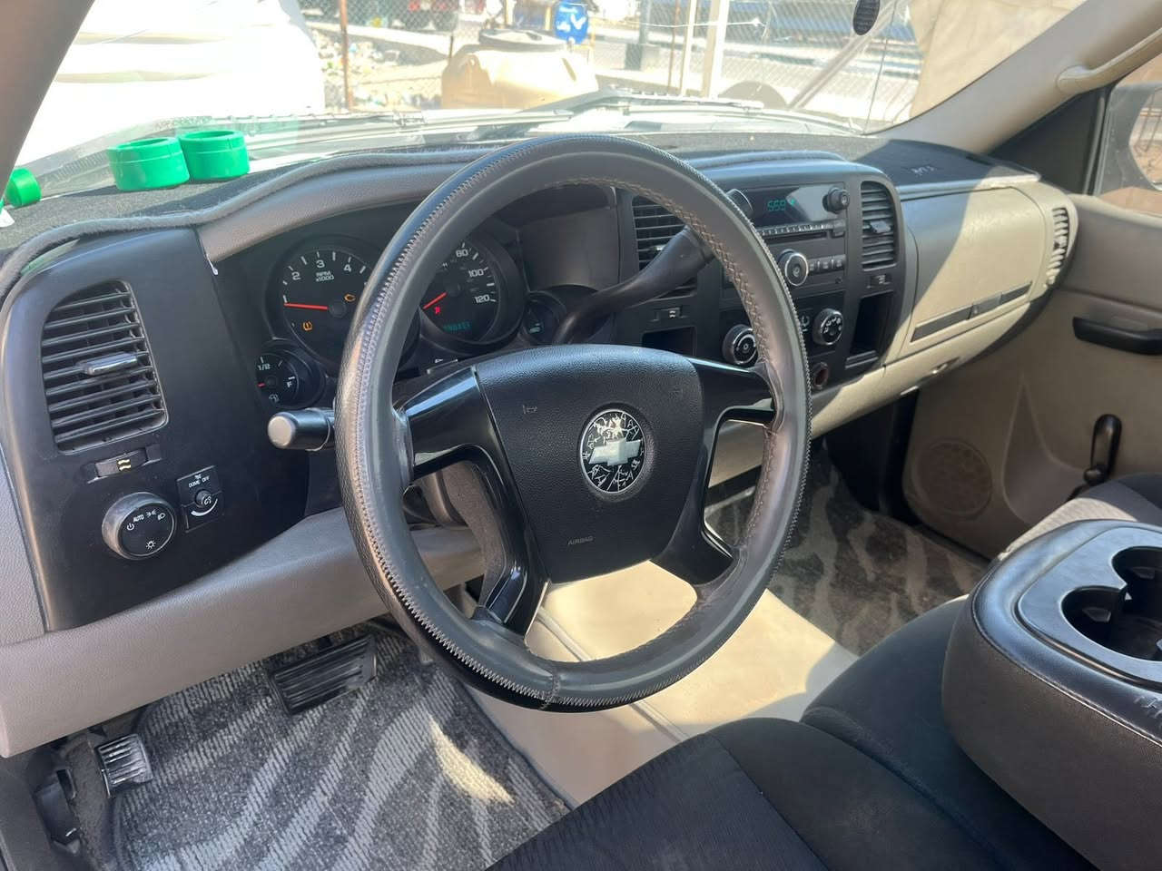 السلام عليكم للبيع سلفرادو 2010 كفاله من الضربه مكينه ٦ سلندر جاهزه  السعر 120 
للاستفسار ***********
