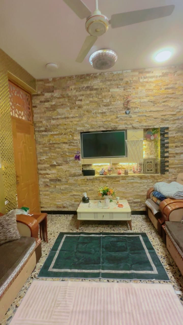 السلام عليكم بيت80 م طابقين  الواجهه 5 والنزال16 شارع المصرف مقابيل حي العلماء الطابق الاول كما مبين بالصور والطابق الثاني غرفتين نوم مع الصحيات للتواصل مع رقم الهاتف ***********
