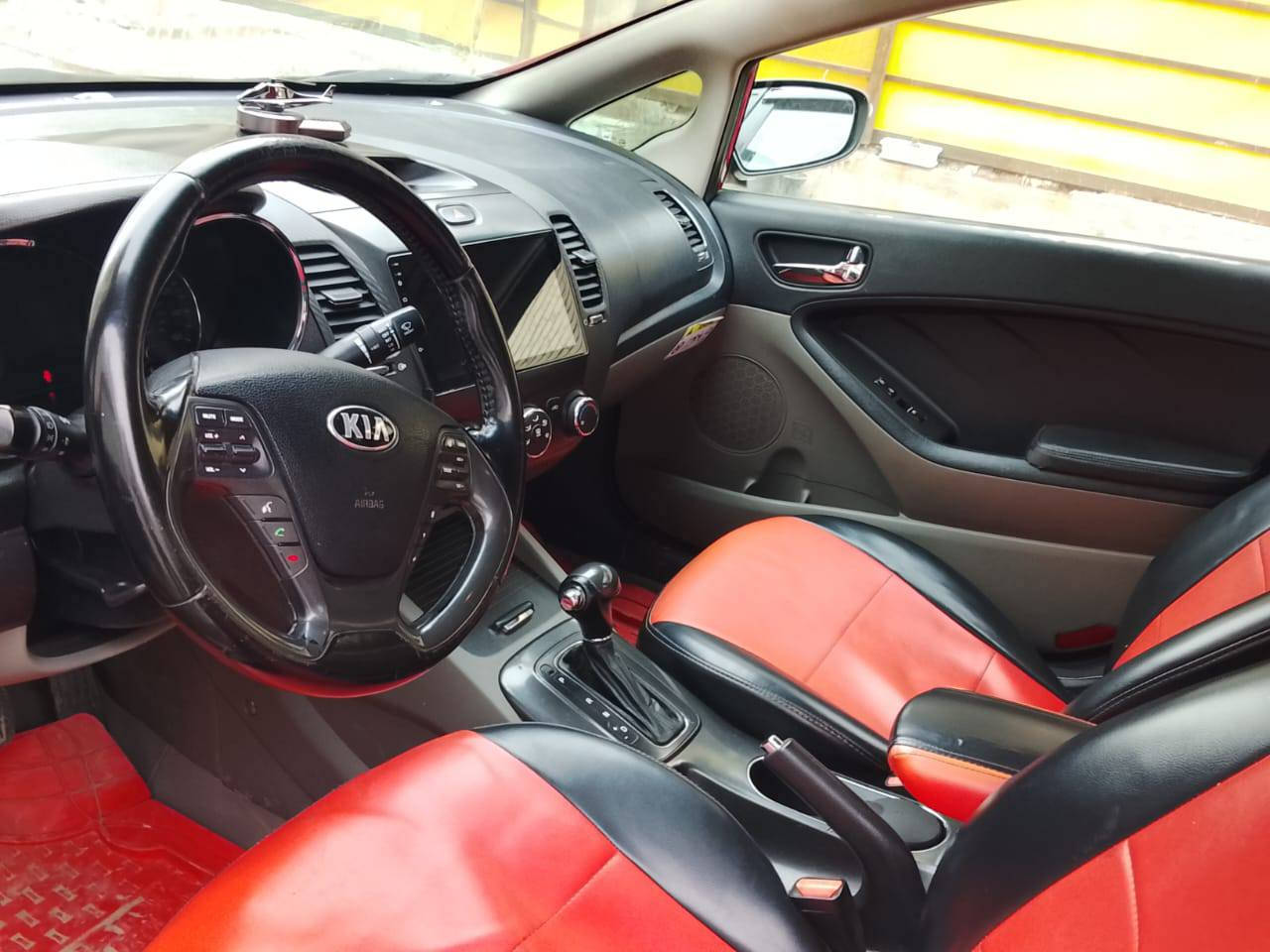 السلام عليكم كيه فورتي موديل 14
وارد امريكي ضربته باب خلفي ومبدل نفس لون لا صبغ ولا معجون ولا واصل للتكم فقط لباب وبل عراق جاملغ أمام فقط صبغ مكينه 2000 مري شفط تحكم ستيرن جهتين  
نضام ايكو قتصادي مثبت سرعه كروز بصمه كامره حساسات 
السعر 110وبيهه مجال مكاني بغداد البياع رقم الهاتف *********** او واتساب ***********
