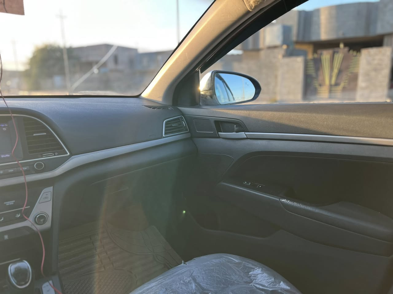 السلام عليكم 
النترا 2018 وارد كندي 
السعر 110 وبيها مجال 
فول مواصفات 
فتحه 
بصمه تشغيل بصمه أبواب 
رادر 360 
أشاير بالمري 
أشاره ترحيب 
صندوق فتح ذكي عند الاقتراب 
كاميرا دواره 
تحكم ستيرن 
مثبت سرعه 
كشانه الاماميه تدفئه 
ستيرن تدفئه 
شاشه كبيره بيها كار بلي بلادي  ما مفعله 
منظومه تبريد جديده تدفئه 
ثلاث انظمه قياده سبورت نورمل وايكو 
حساس خلفي توقف ذاتي عند الاقتراب 
مكينه 2000 دوش 
كير ايتي 
السياره بأسمي الرقم الدولي 
تحويل ثاني يوم داخله هزه جديده ميحتاج الها هزه
حادث امريكا بنيد وجامرلغ والجامرلغ الخلفي بارد بدون صبغ 
السونار مرفق مع الصور 
الاستفسار مكان الفلوجه 
***********
واتساب 
***********
