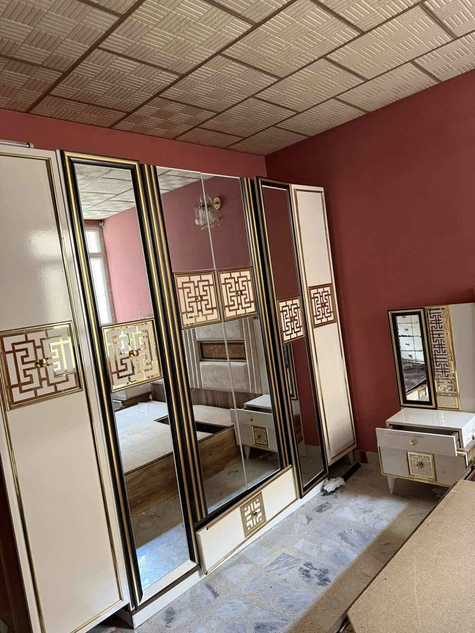 سلام عليكم اثاث بيت كامل النضافه كلش قويه والاغراض كلها اخو الجديد المكان بسليمانيه بختياري
غرفه نوم+سبلت+ثلاجه بابين+ثلاجه براد+كراسي وميز طعام+4ميز تلفزيون+كاونتر المنيوم الي يكسر بالسعر لايتصل الله يخليكم  وعندي تخم تركي اصلي 20 نفر يعني تخمين
***********
