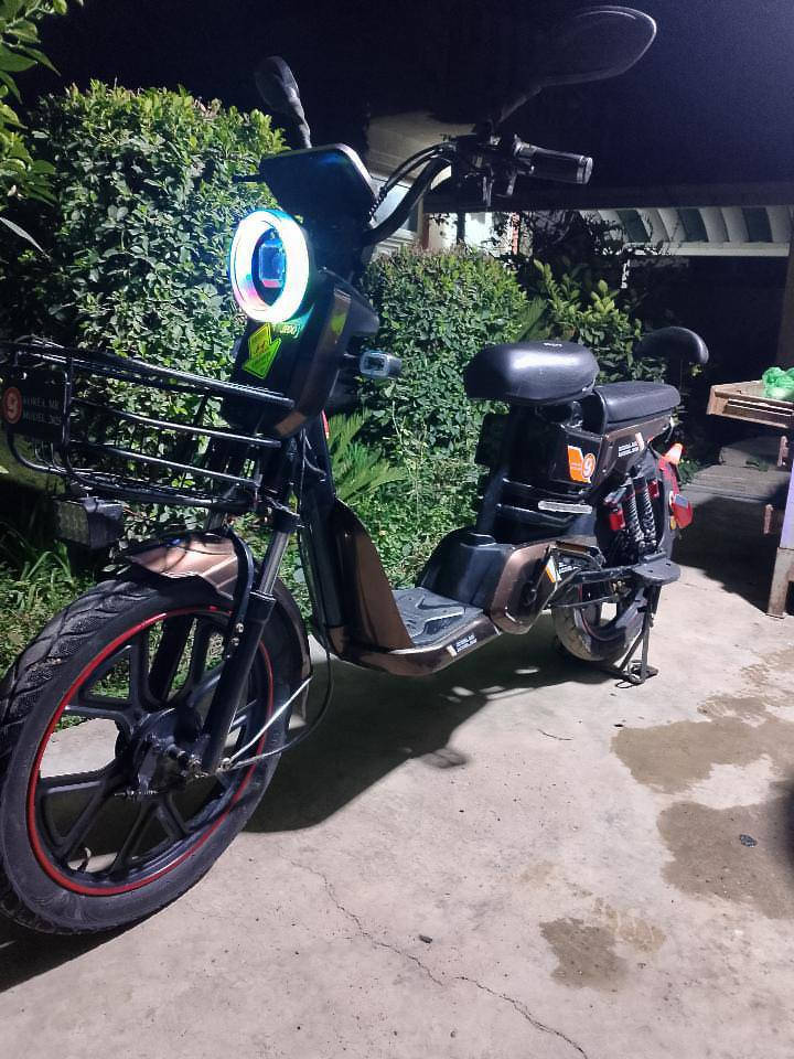 سلام عليكم دراجه شحن MR90سعرها 400و50وبيه مجال لتواصل‏‪*********** 🌚  او مراوس بطاريت 4 نضيف ماصار هواي من مشترينه
