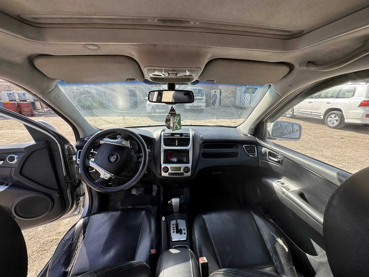 السلام عليكم ورحمه الله
كيا سبورتج_2009_
رقم بغداد انكليزي 
سياره رزن ومحترمه والجنايه يعرفونها
السيارة  احلى من الصور
خير من الله مامبدل اي قطعه
للأستفسار 
*********** اتصال+واتساب
