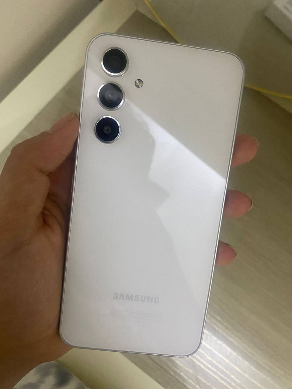 تليفون A54Samsung 5G
لمواصفات: 
الشاشة تدعم 120 هيرتز يعني سلاسة فول وب الببجي 60 فريم ثابت
الكامرة: الكامرة الامامية 50 ميكا بكسل
الكامرة الخلفية 32 ميكا بكسل يعني الصور خُرافية
اي بي: p69 يعني مقاومة للماء والغبار
التليفون رهيب 
للتواصل *********** واتساب
