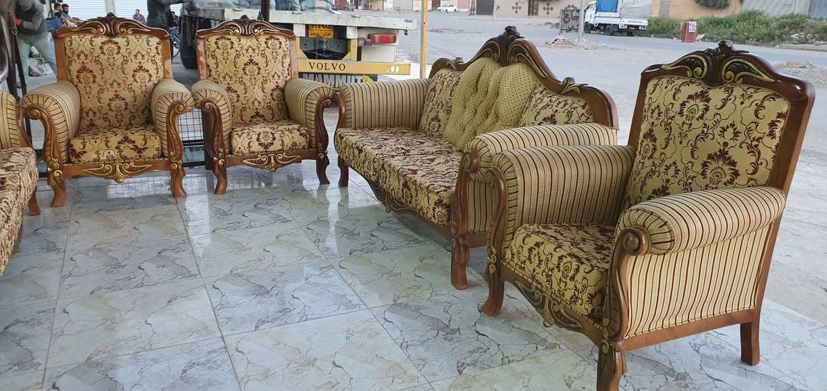 طخم قنفات رئاسي مصري زان ست قطع يلزم عشر نفرات نظيف اي عيب ما ابي اخو الجديد سعره 300 
معرض ومعمل سند للبيع وشراء الاثاث المنزلي جديد ومستعمل داقوق سايدين العشاير قرب صيدليه النعيم دكتور خليل يوجد لدنيا تفصال قنفات وديوان حسب الطلب وباحدث الموديلات الاستفسار ***********@***********
