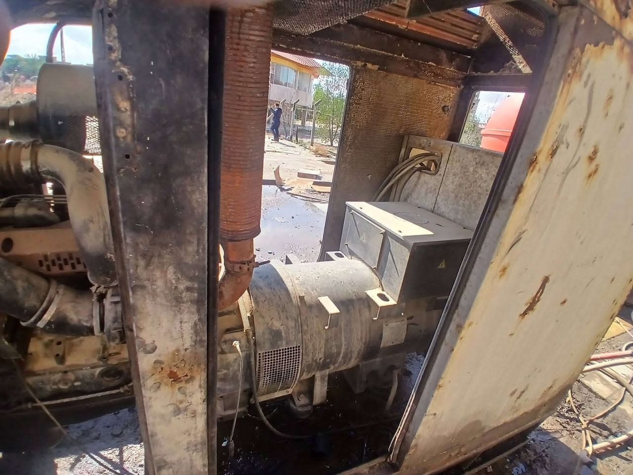 السلام عليكم مولد فالفو مستمعل للبيع محرك شغال ونضيف راس توليد 250KV
للاستفار الاتصال على رقم ***********
