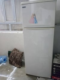 ثلاجه البيع نضيفه بلادي السعر 125 وبيه مجال الشراي يخابر 07700938325