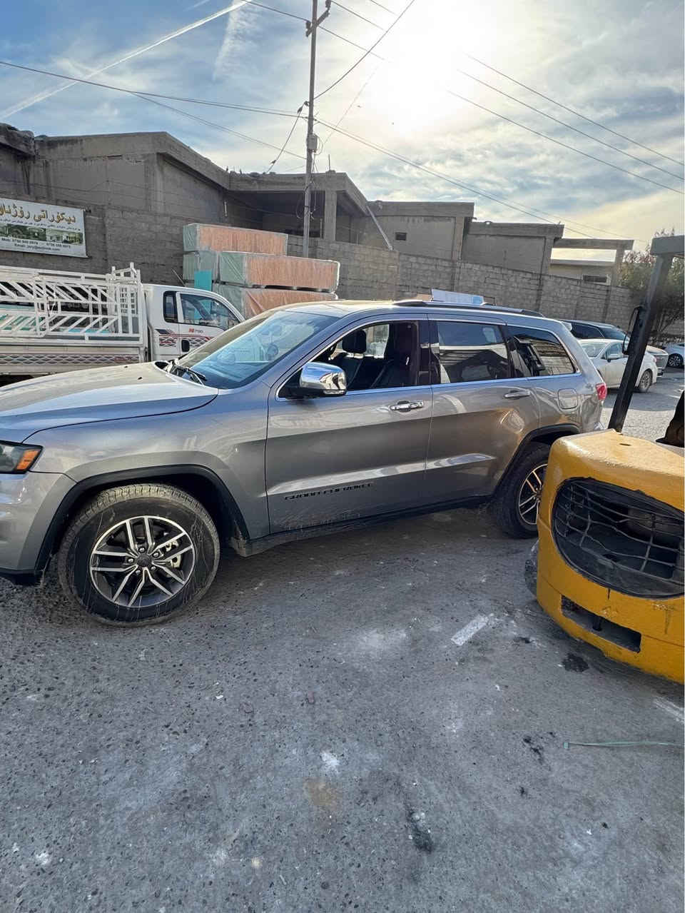 سلام عليكم اخوان 

JEEP GRAND CHEROKE  2021
٦ سلندر  LEMETID

مواصفات :
سقف فتحه سلايد
كشنات جلد
كشنات تدفئه
كشن خزن
شاشة كبير
رادار خلفي
كاميرا
تحديد سرعة
تحكمات ستيرن
تبريد مركزي
بعد مواصفات هيه معروف ليميتد
السياره ماشيه 128الف 
ملاحضة:
السيارة بيها 4 قطع صبغ 
جاملغ امامي سايق ، باب سايق ، باب خلفي جاملغ خلفي 
بشرت انتيك سياره بدون دواخل بدون ايرباك كل سليم
مكان اربيل

سعر ماله 240$
رقم تلفون : ***********
     *********** أربيل, العراق
