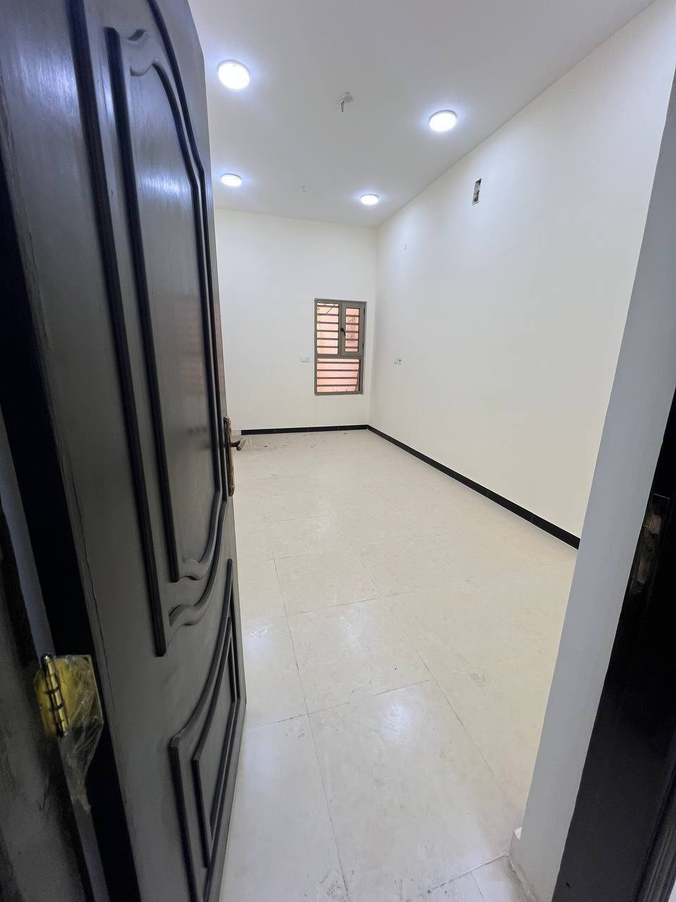 🏛️ بيت للايجار  🏛️
في الجمعيات بناء حديث ديلوكس

يحتوي غرفتين منام صاله مطبخ

صحيات استقبال كراج موقع ممتاز

سعر الايجار 850 الف
***********
