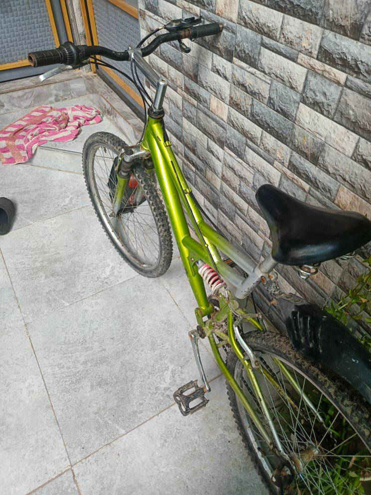 بايسكل جبلي كلو شغال 
بريكات وگير خلفي 
دبلات امامي وخلفي 
جديد مامصبوغ 
تايرات و وياله نضاف 
سعر 115 وبي مجال 
تواصل خاص


**إذا كنت صاحب هذا الإعلان وتريد حذفه لأي سبب، رجاءا أرسل رسالة إلى الدعم الفني**