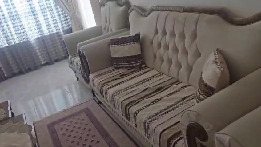 للبيع
تخم عشر مقاعد مع طبلات
 ***********
