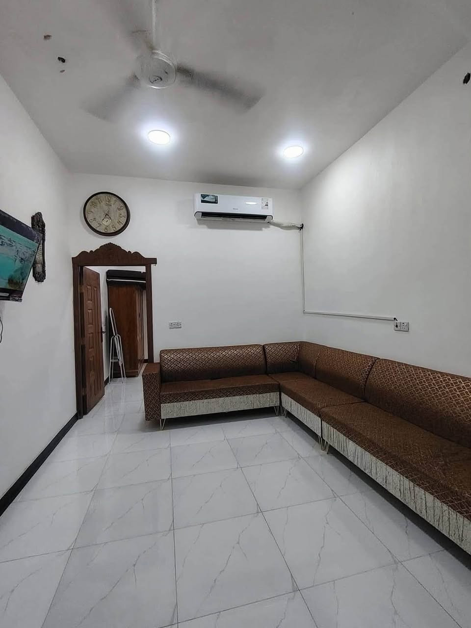 اسعد الله اوقاتكم بكل خير احبتي
يتوفر دار سكن طابو زراعي عراقي سند 25 وكالة ونسخه من الطابو ومكاتبه
#يتكون #الطابق الأول غرفه وصاله كبيره وديوان ومطبخ وصحيات داخليه وخارجيه
#الطابق الثاني من غرفه وصاله وصحيات
#العنوان البصره ابي الخصيب طريق الصحراء
#المساحه ١١٠ متر 
خمسين متر عن طريق الصحراء الرئيسي 
#السعر المطلوب ٦٥ مليون قابل للتفاوض
#
للاستفسار راسلنيي خاص او ع رقم ***********
