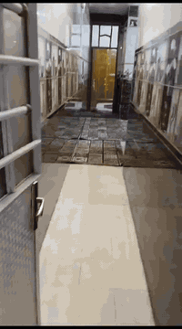 للبيع مساحه 85  البلديات تقاطع المصرف قرب الشقق الفلسطيني الواجه 5  طابقين يحتوي على 3غرف نوم وستقبال مع خدمات الاستفسار ***********
