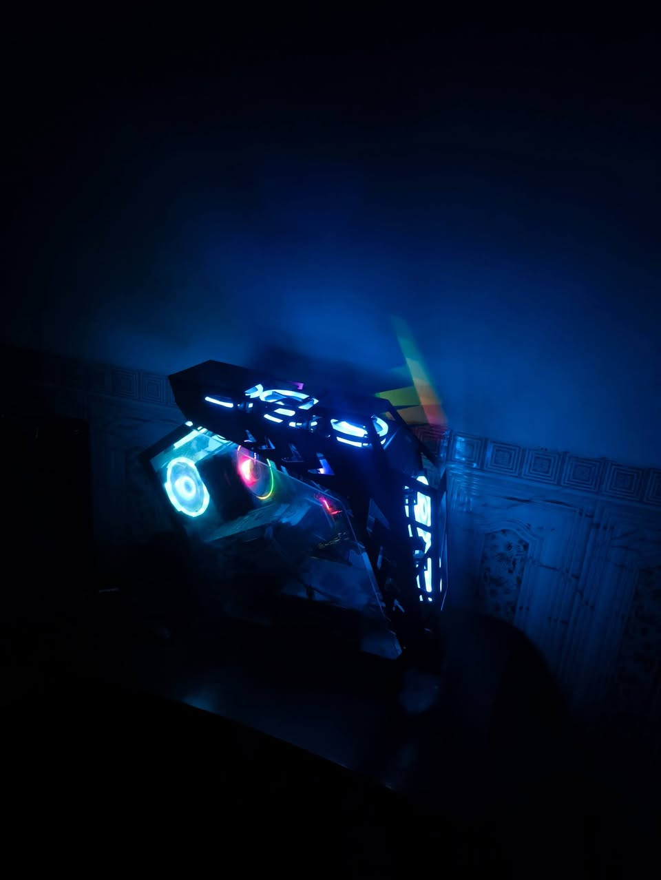 بي سي قيمنق كامل (i5 الجيل العاشر + RTX 2060) مع شاشة سامسونج 165Hz

المعالج (CPU): Intel Core i5 (الجيل العاشر) - معالج قوي وحديث يوفر أداء ممتاز في الألعاب وتعدد المهام.
​كرت الشاشة (GPU): NVIDIA GeForce RTX 2060 - يدعم تتبع الأشعة (Ray Tracing) وتقنية DLSS لزيادة الفريمات.
​التخزين (مساحة عملاقة وسرعة طيارة):
​1TB SSD: النظام يشتغل في ثواني والألعاب تفتح بسرعة البرق.
​1TB HDD: للتخزين الإضافي.
​(مجموع التخزين 2 تيرا بايت).
​الرامات (RAM): 8GB.
​البور سبلاي: 700W
التبريد: مشتت هوائي احترافي للمعالج + 6 مراوح RGB موزعة لتهوية مثالية.
​الكيس: كيس قيمنق واجهة زجاجية فخم يعرض إضاءة الـ RGB بشكل جميل.
​النظام: ويندوز 10 (Windows 10) مثبت وجاهز
الشاشة: Samsung احترافية بتردد 165Hz - ألوان وانسيابية خرافية تفرق معك في اللعب .
​الكيبورد والماوس: طقم Redragon (شركة معروفة) بإضاءة RGB وشكل أنيق.
الجهاز وحش يشغل Call of Duty, Overwatch 2, Fortnite, Apex Legends, GTA V) بفريمات عالية جداً وثبات تام.

ملاحضة: التجميعة متروكه يرادلهة تنضيف فقط كلشي شغال وجديد
السعر :1,100,000
مكاني كربلاء يوجد توصيل كربلاء حلة نجف بغداد 
التواصل واتساب : ***********
